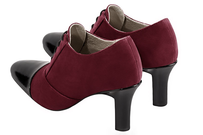 Gloss black and burgundy red women's essential lace-up shoes. Round toe. High kitten heels. Rear view - Florence KOOIJMAN